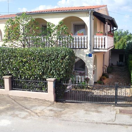 Apartments With A Parking Space Pinezici, Krk - 15269 Vrh  Exterior photo
